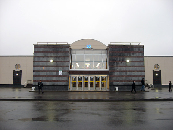 Проститутки у метро Парнас